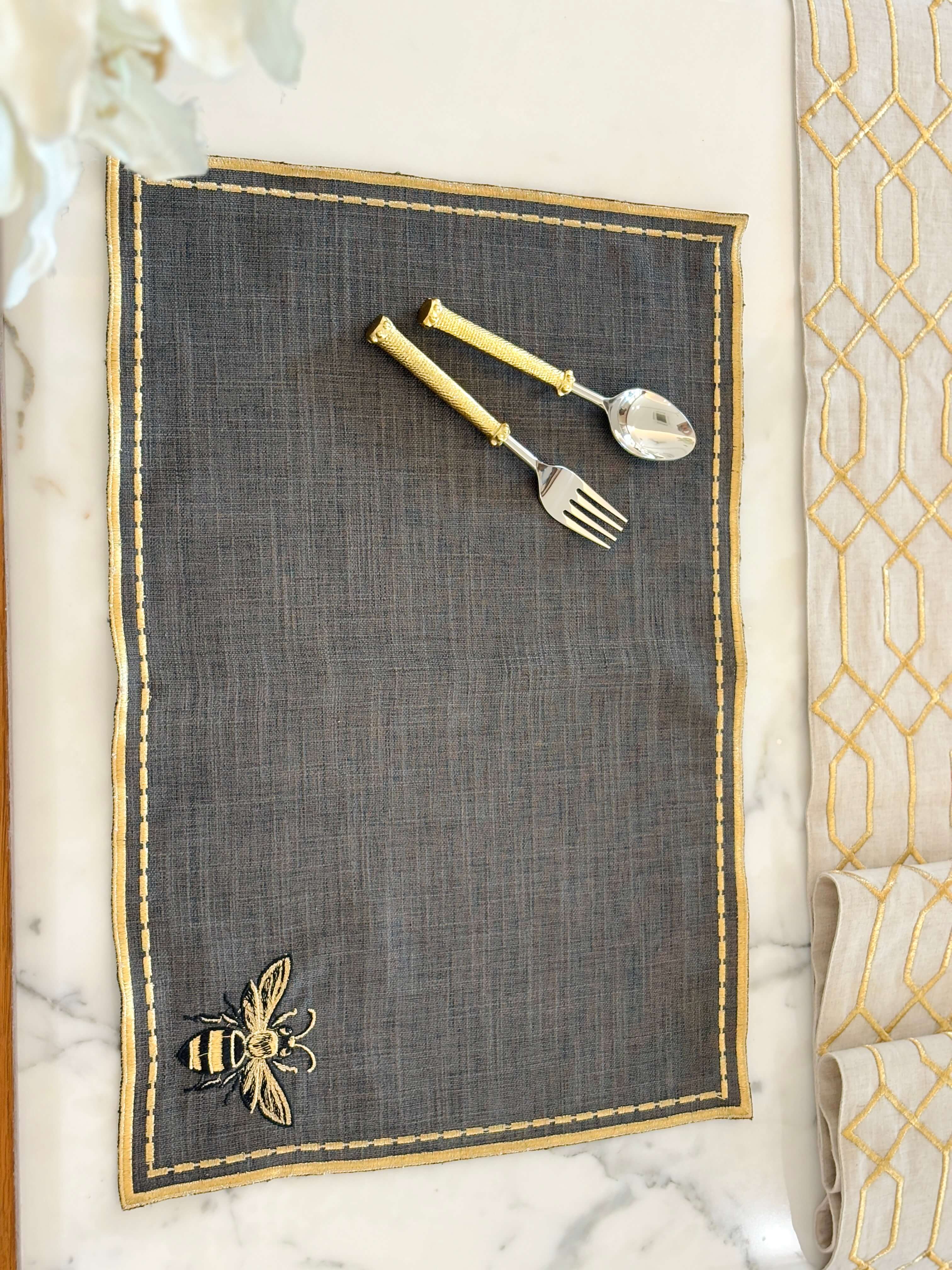 Bee Emb Mat