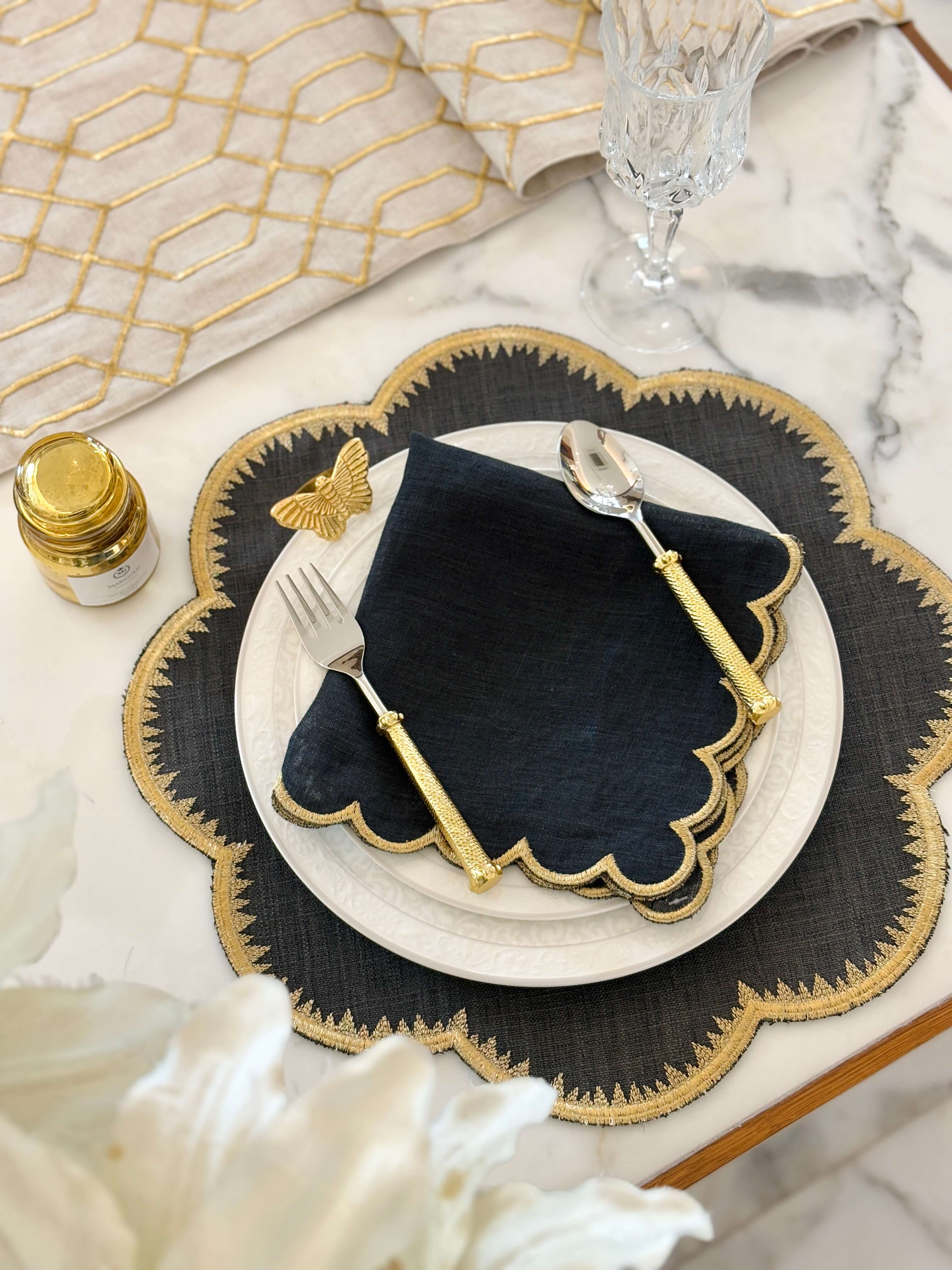 Zig Zag Round Embroider Collection Mat