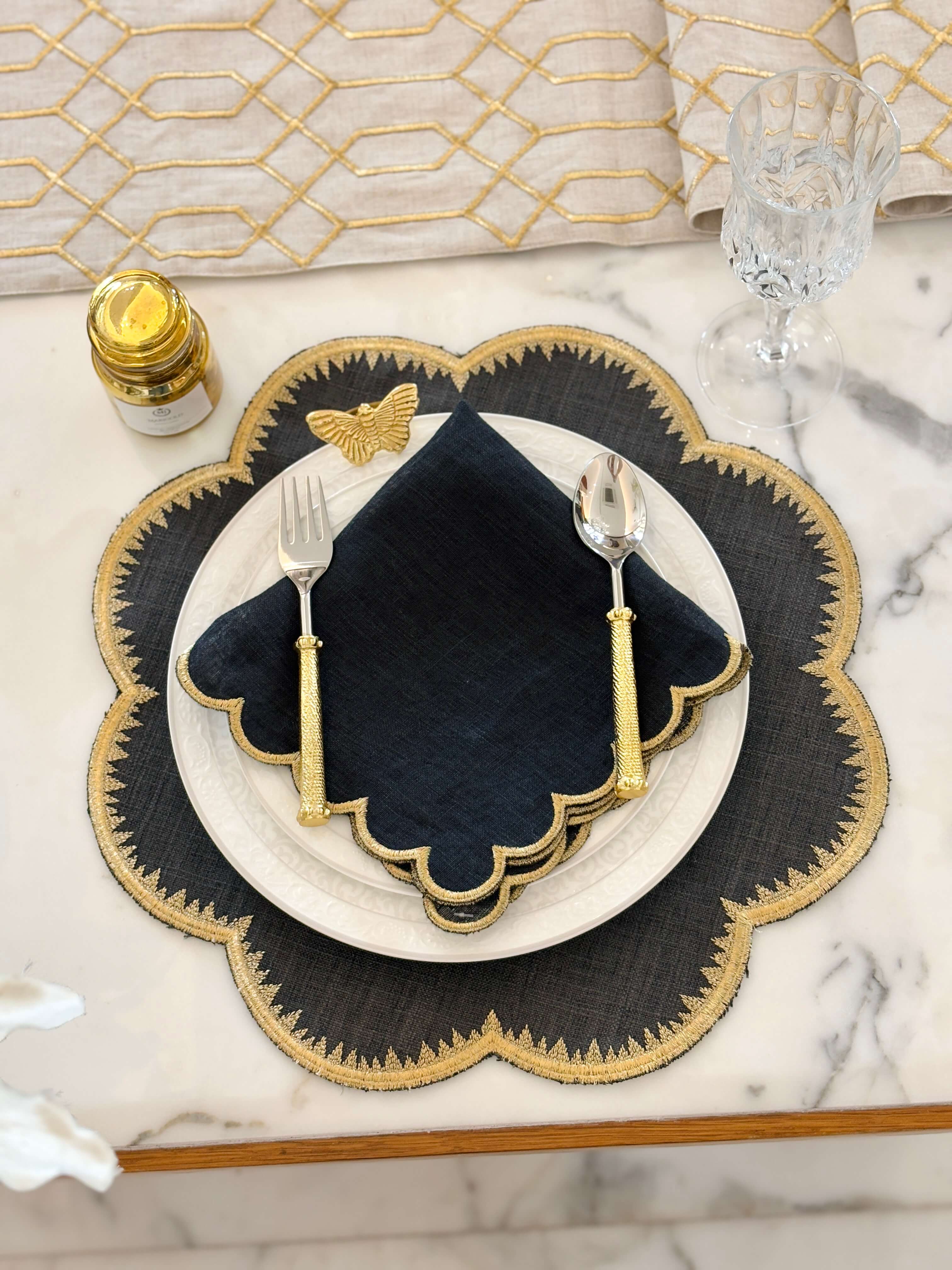 Zig Zag Round Embroider Collection Mat