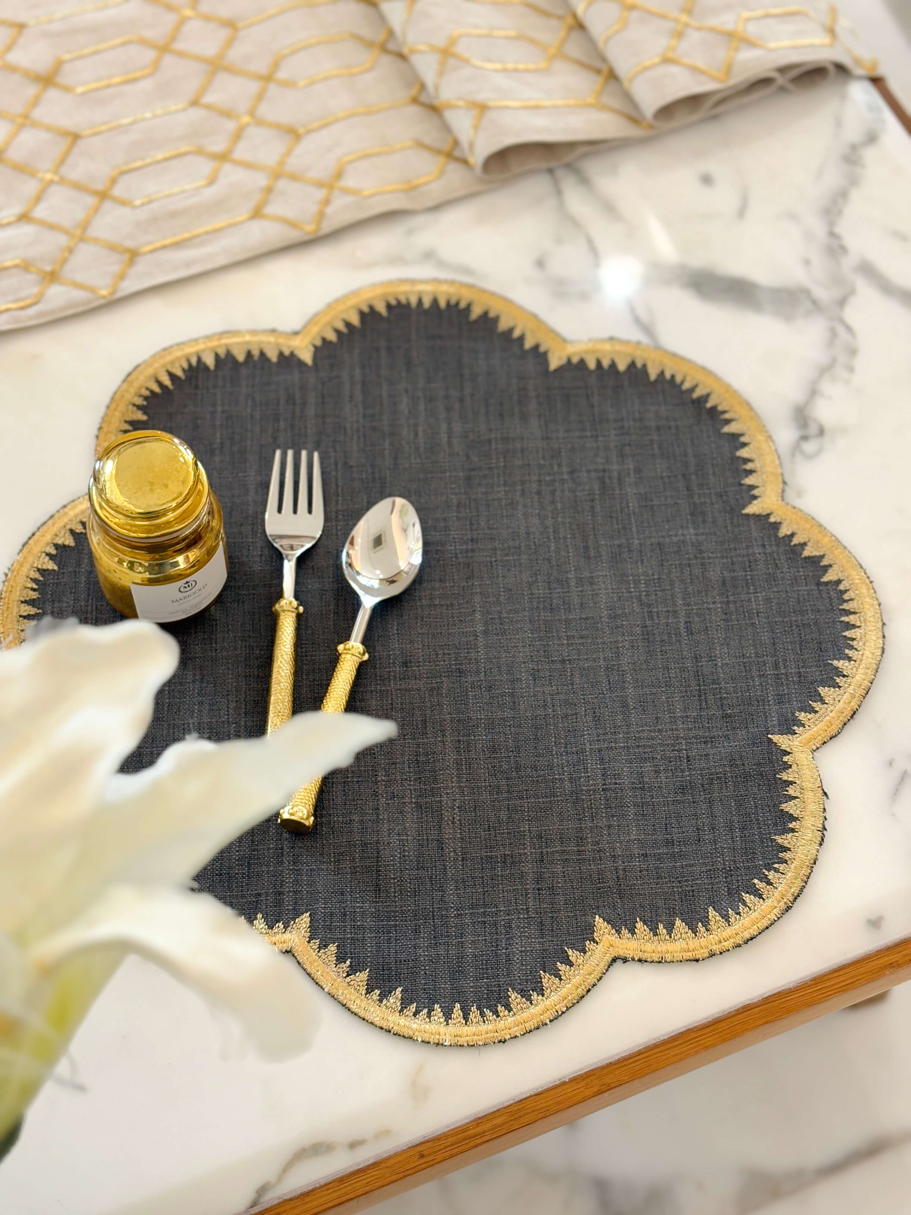 Zig Zag Round Embroider Collection Mat