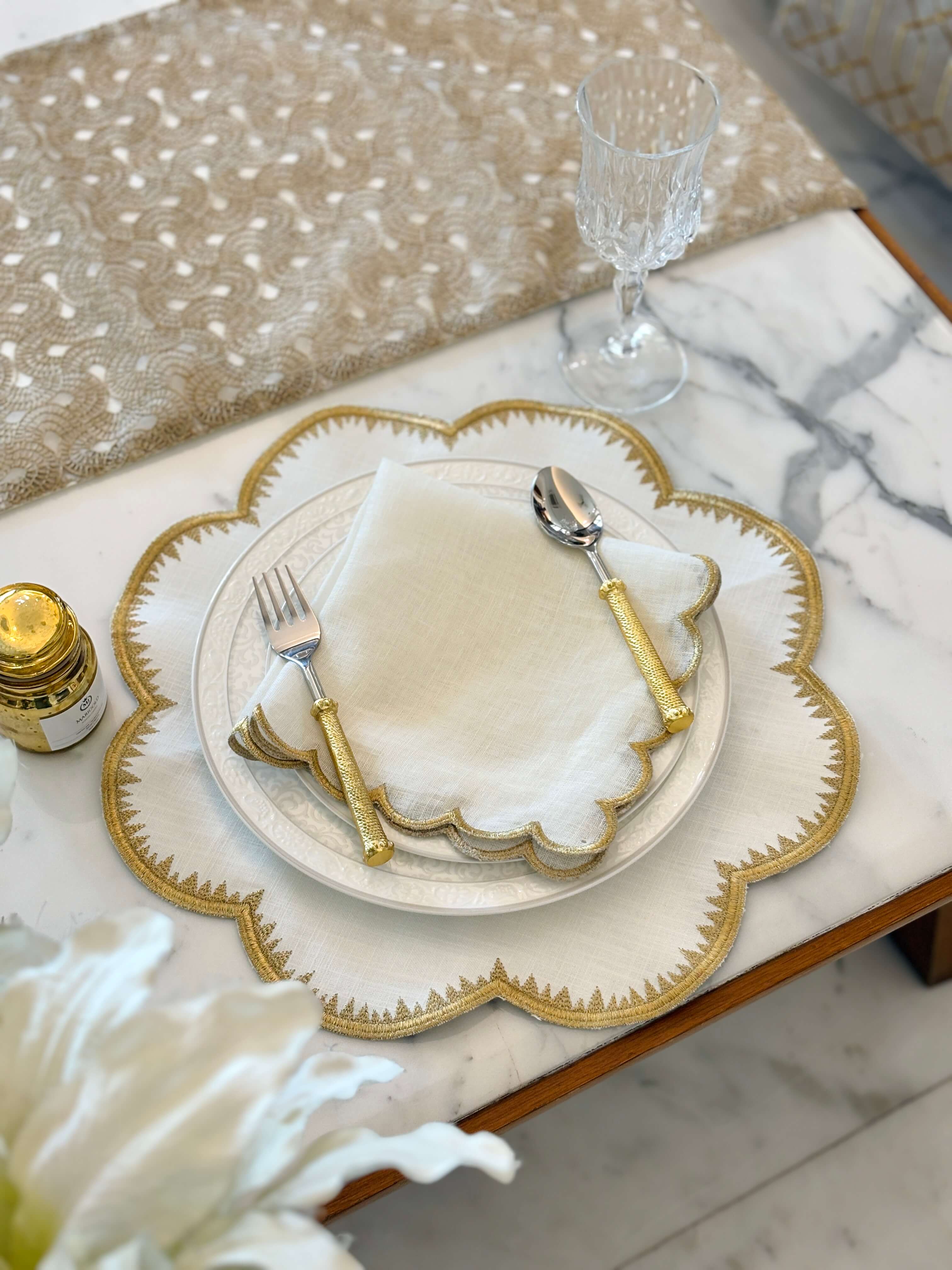 Zig Zag Round Embroider Collection Mat