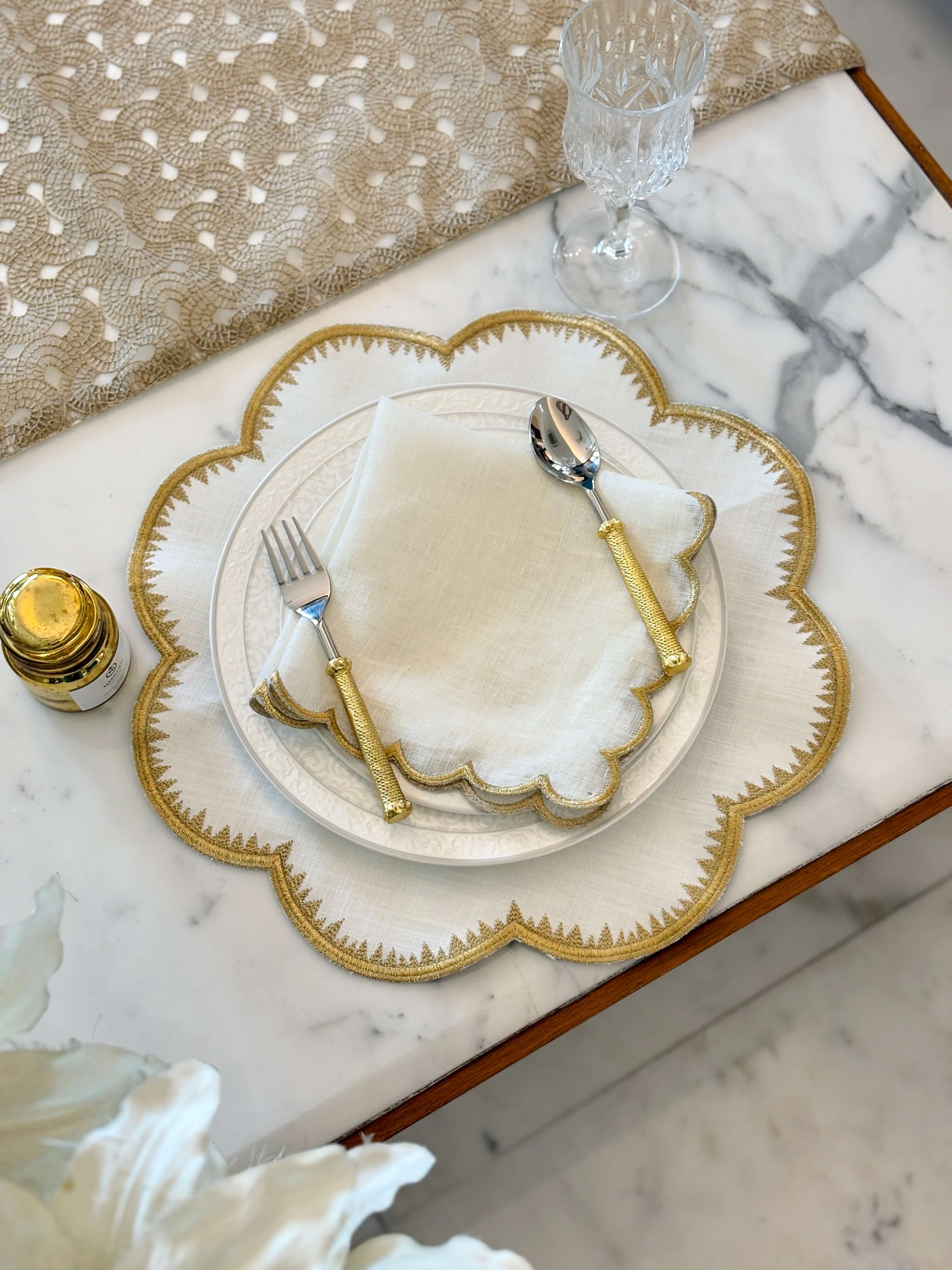 Zig Zag Round Embroider Collection Mat