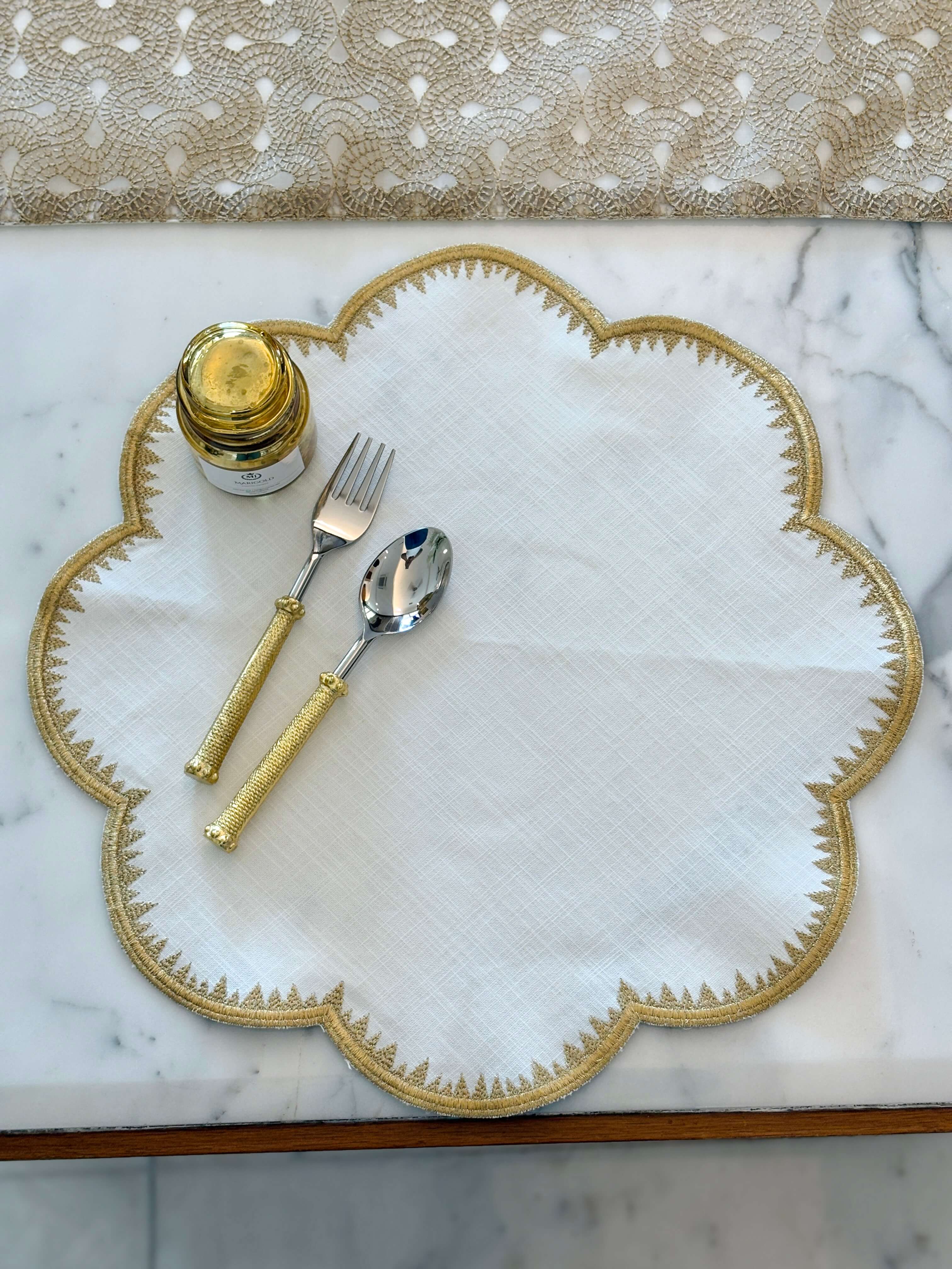 Zig Zag Round Embroider Collection Mat