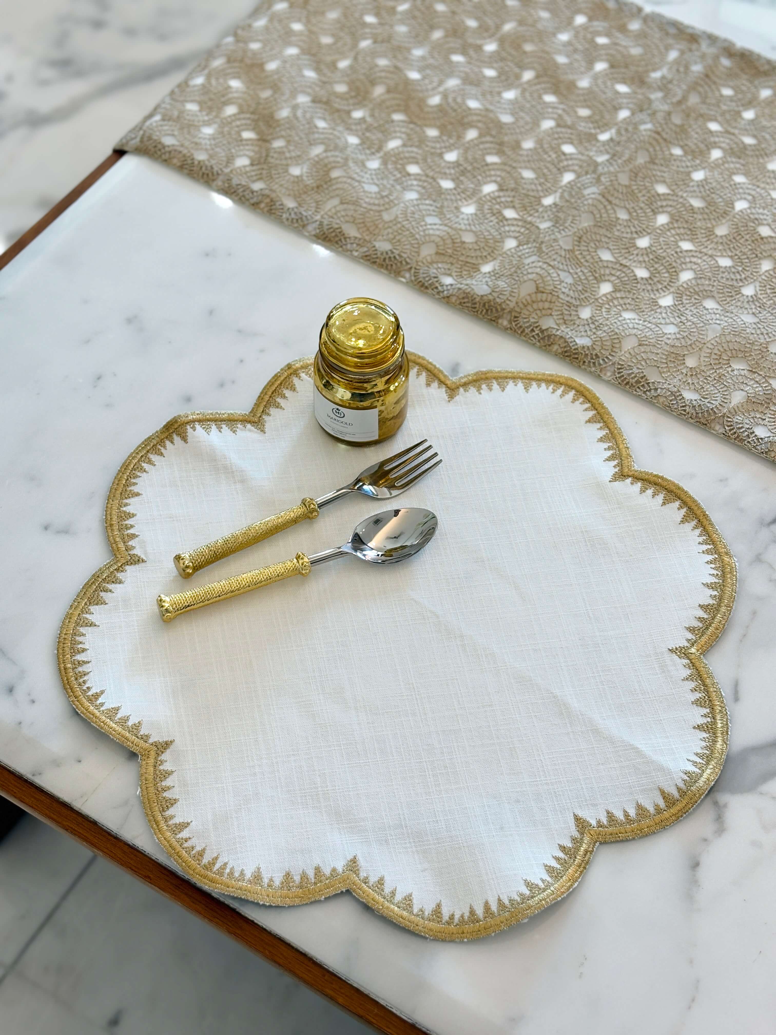 Zig Zag Round Embroider Collection Mat