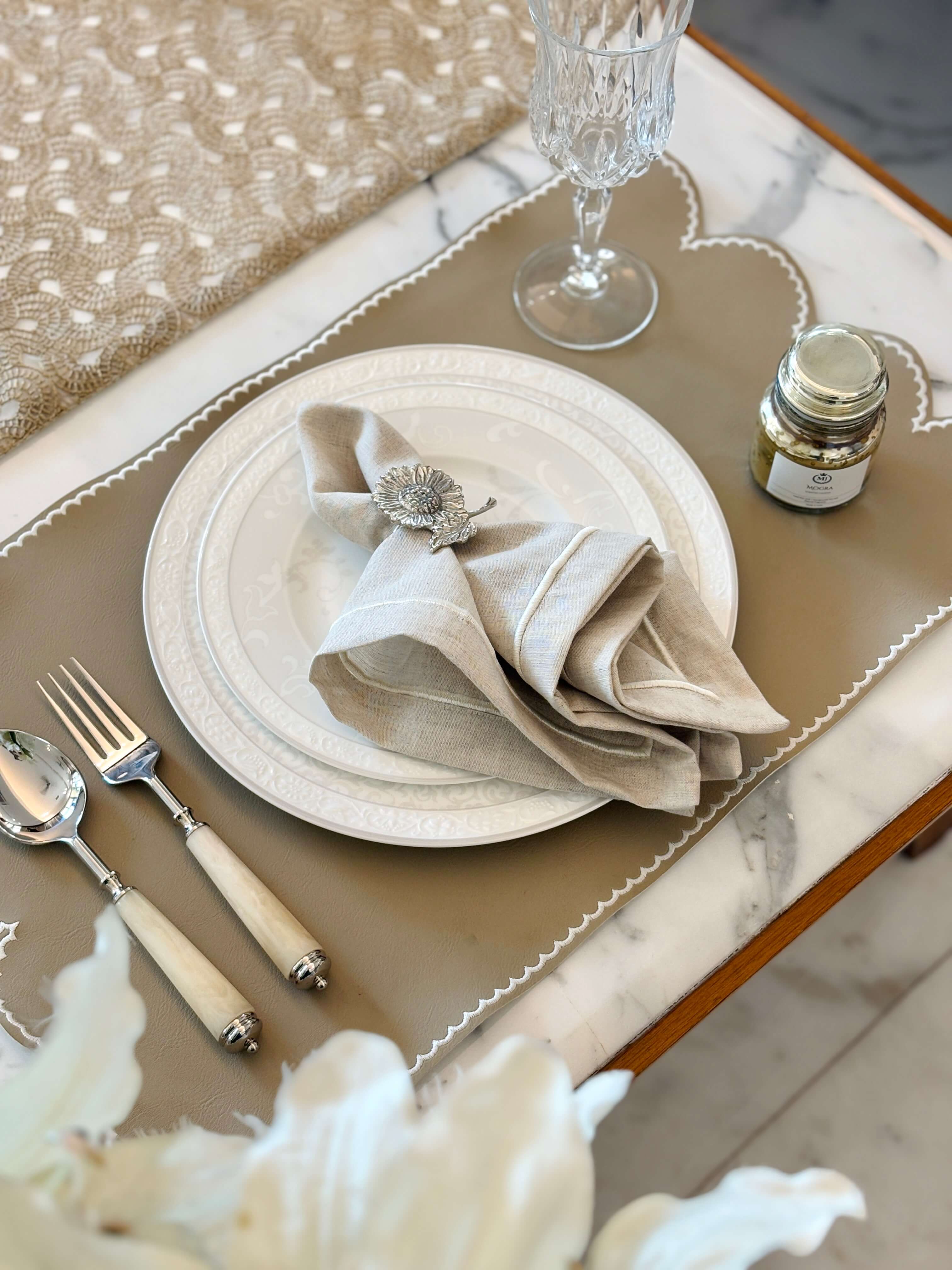 Scallop Leather Emb Mat