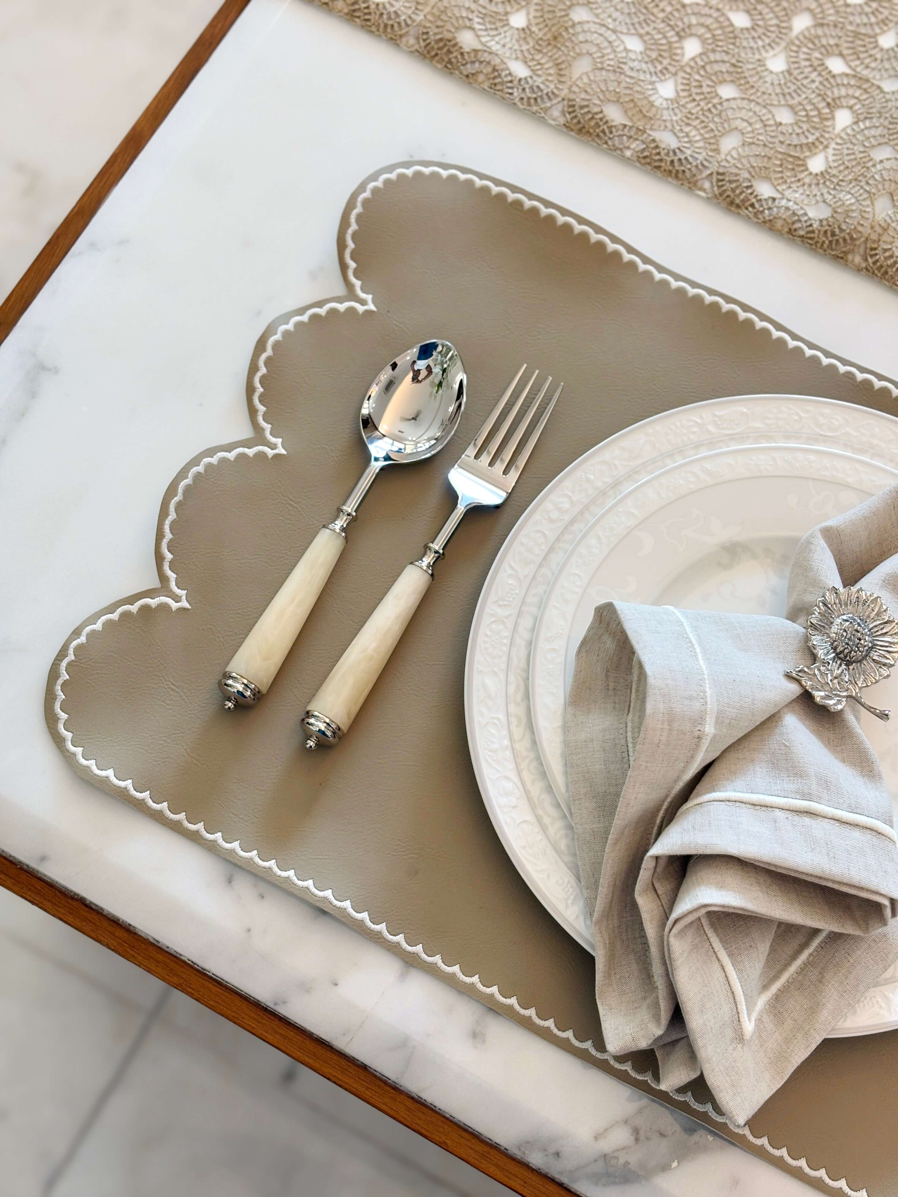 Scallop Leather Emb Mat