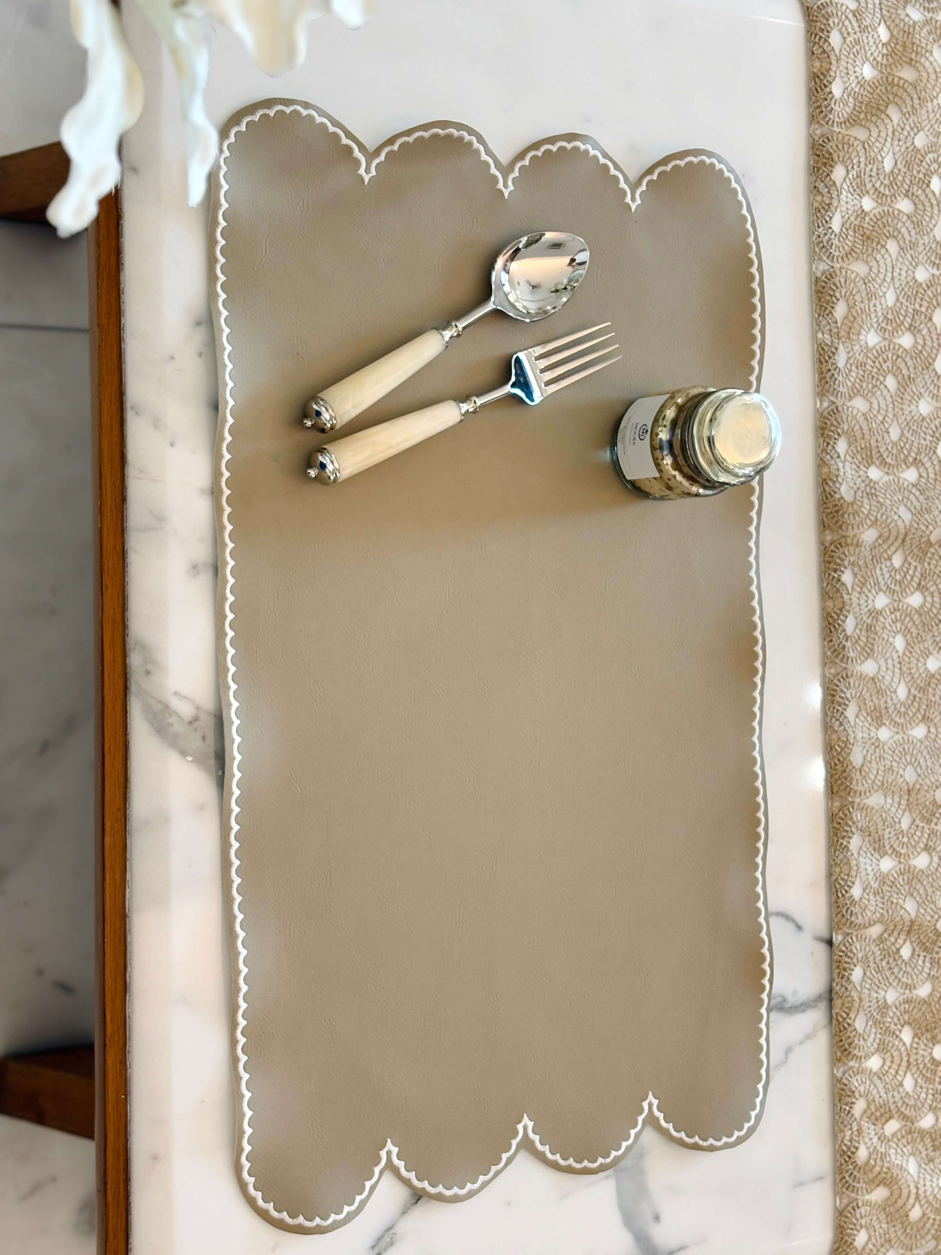 Scallop Leather Emb Mat