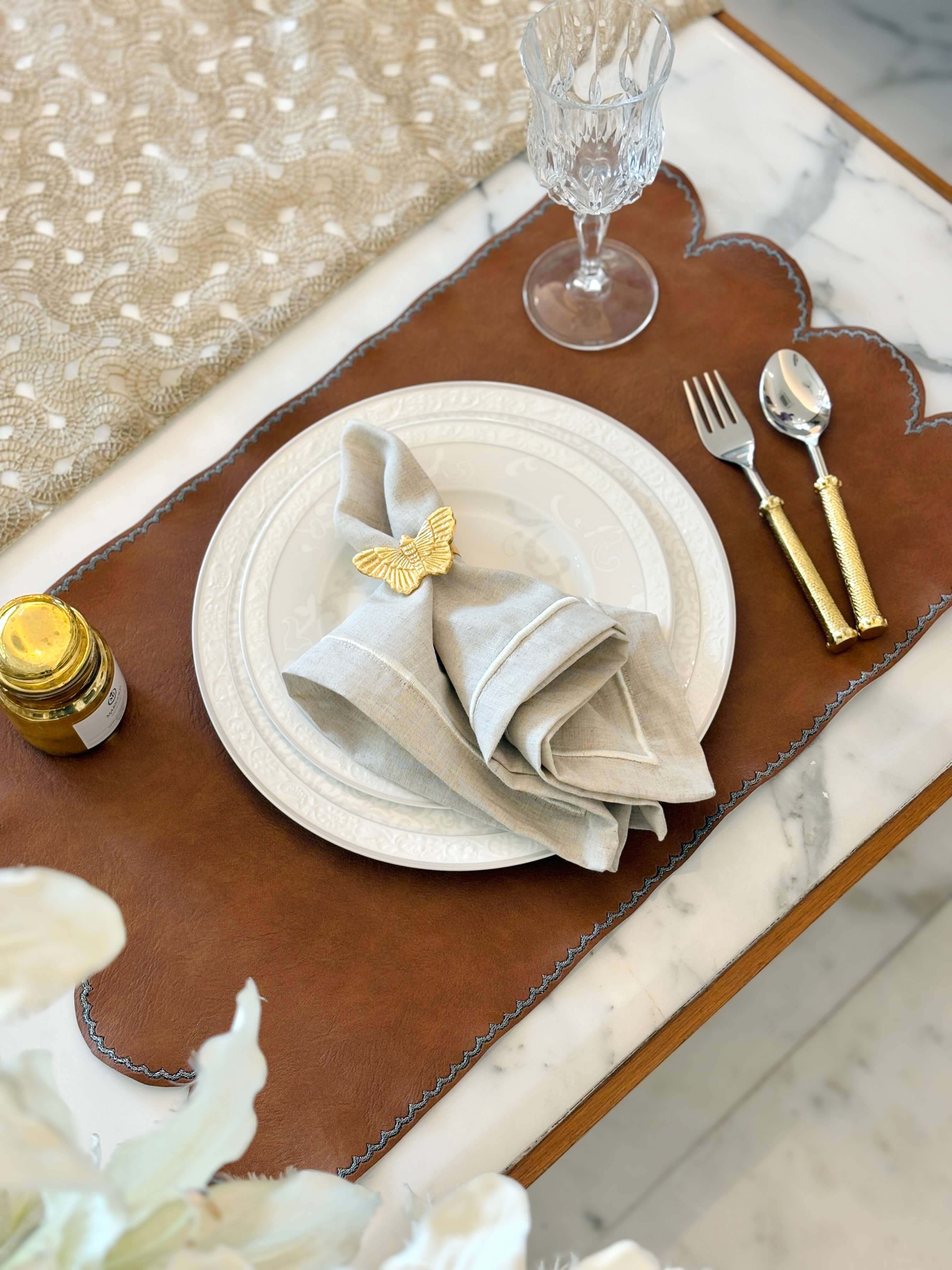 Scallop Leather Emb Mat