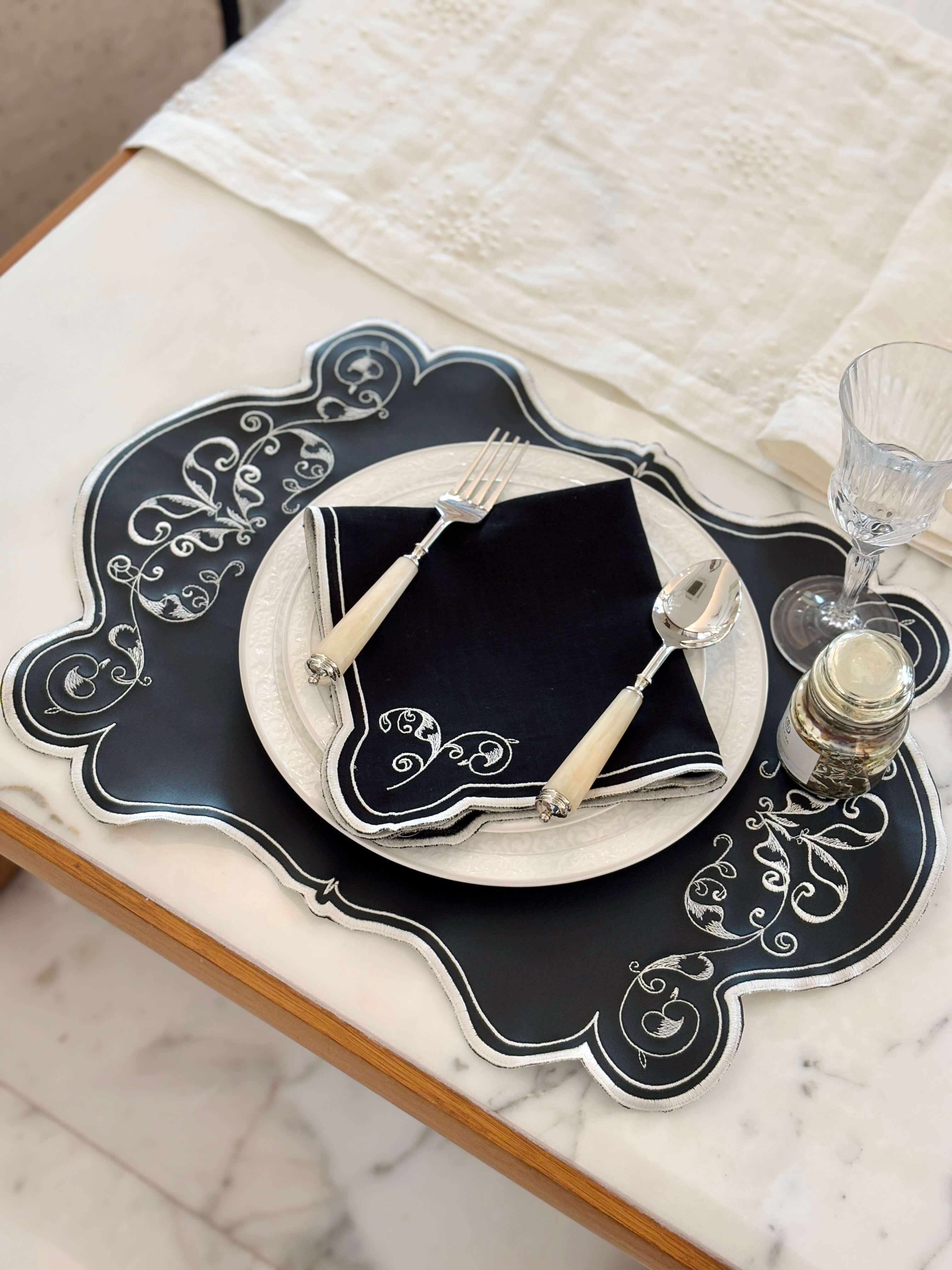 Mordern Emb Faux Leather Mat