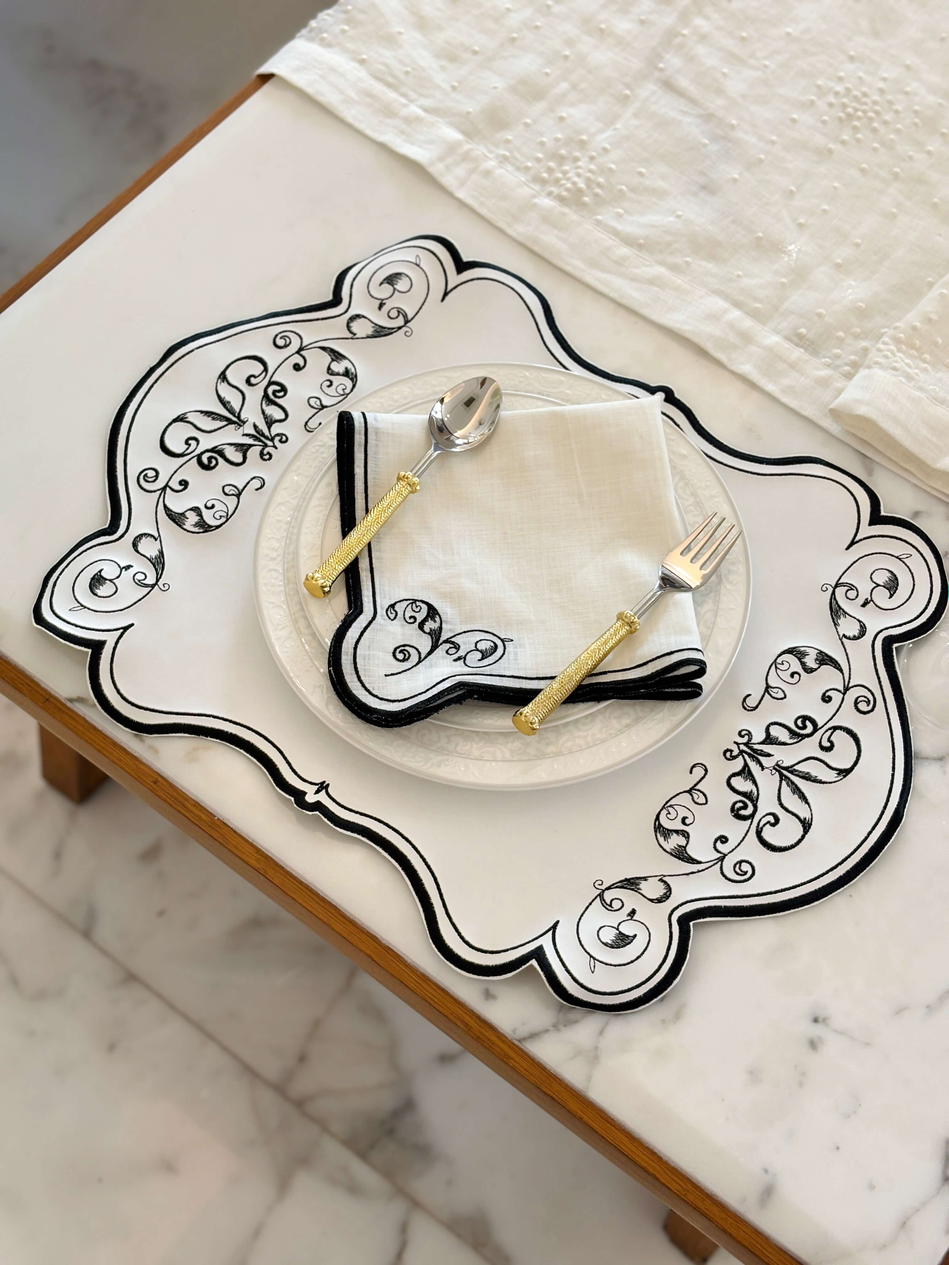 Mordern Emb Faux Leather Mat