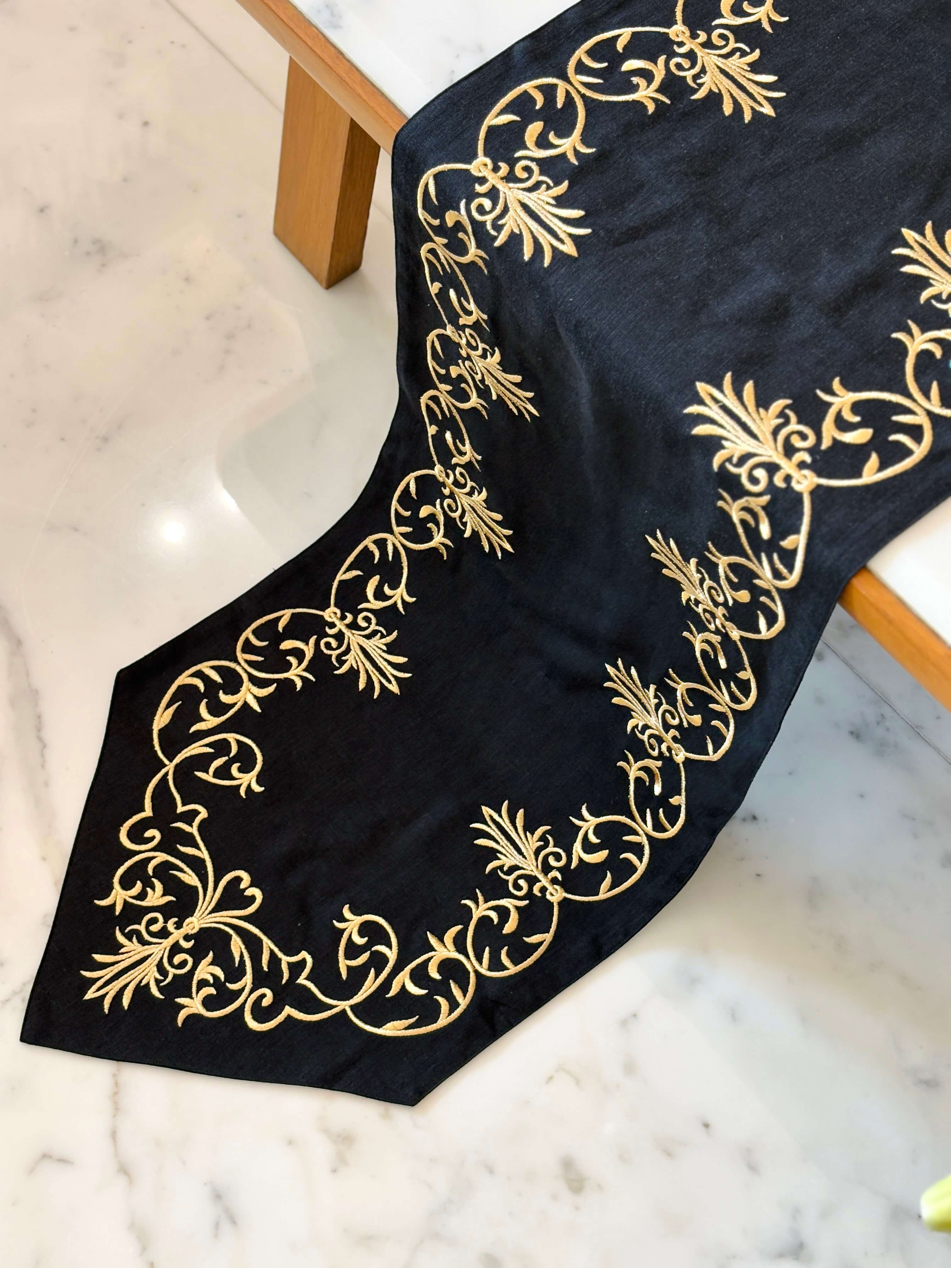 Mordern Boroque Emb Runner