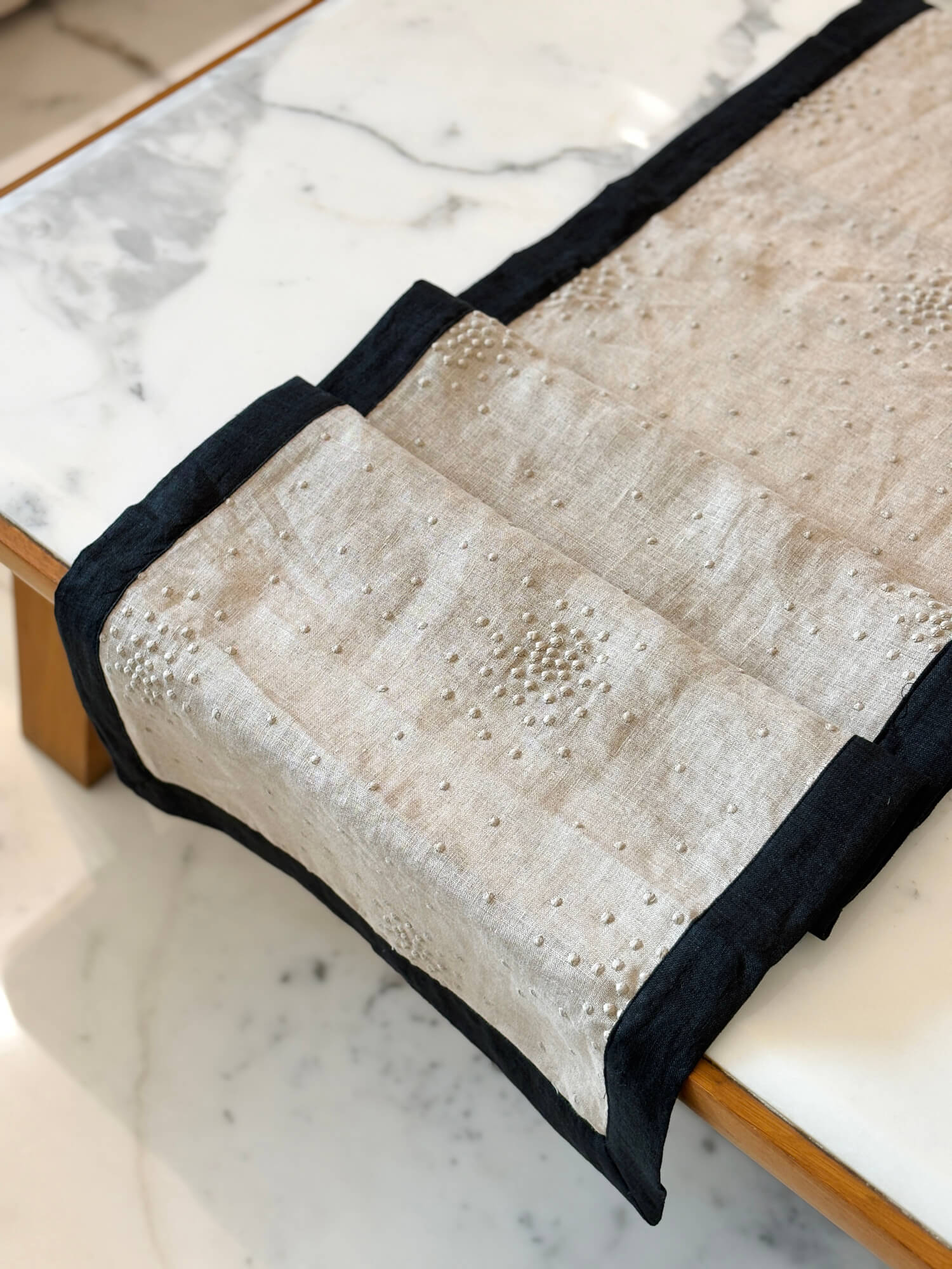 Aop Dotted Emb Runner