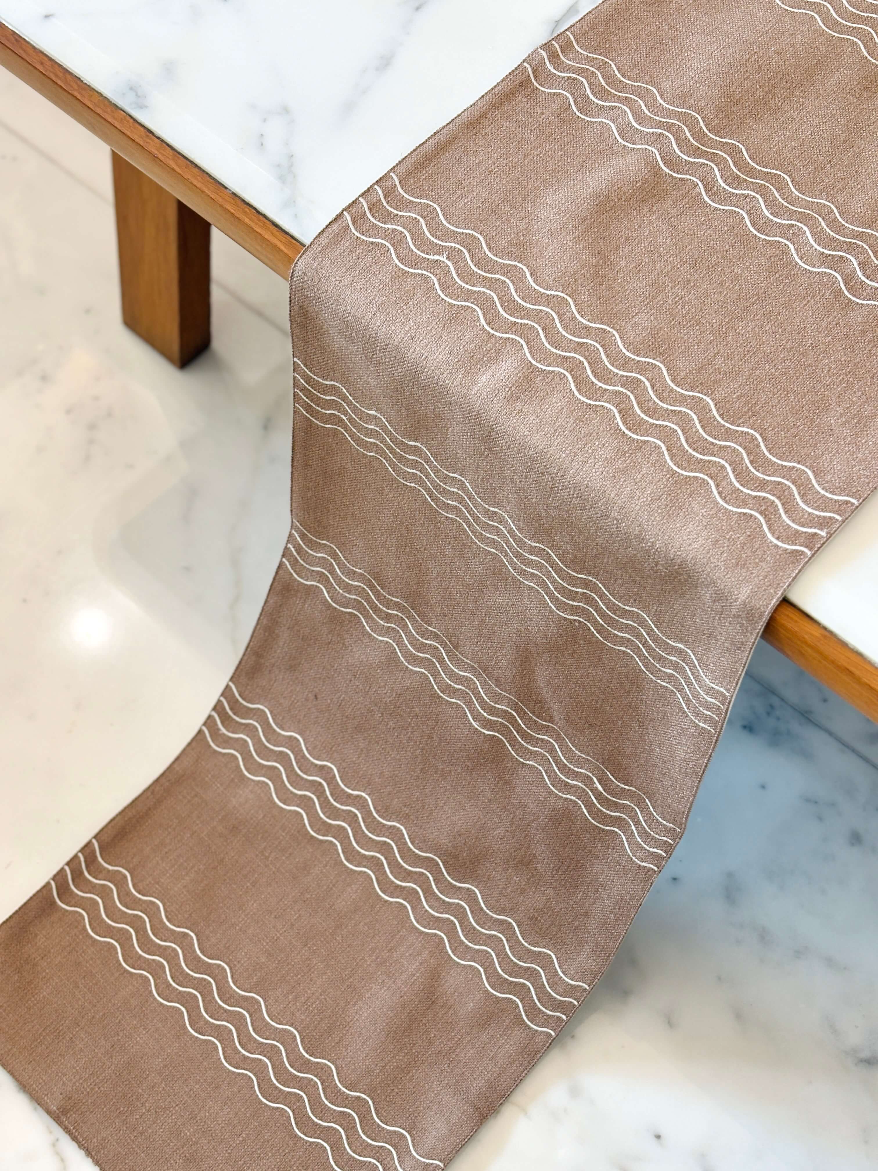 Stripe Emb 2way Runner