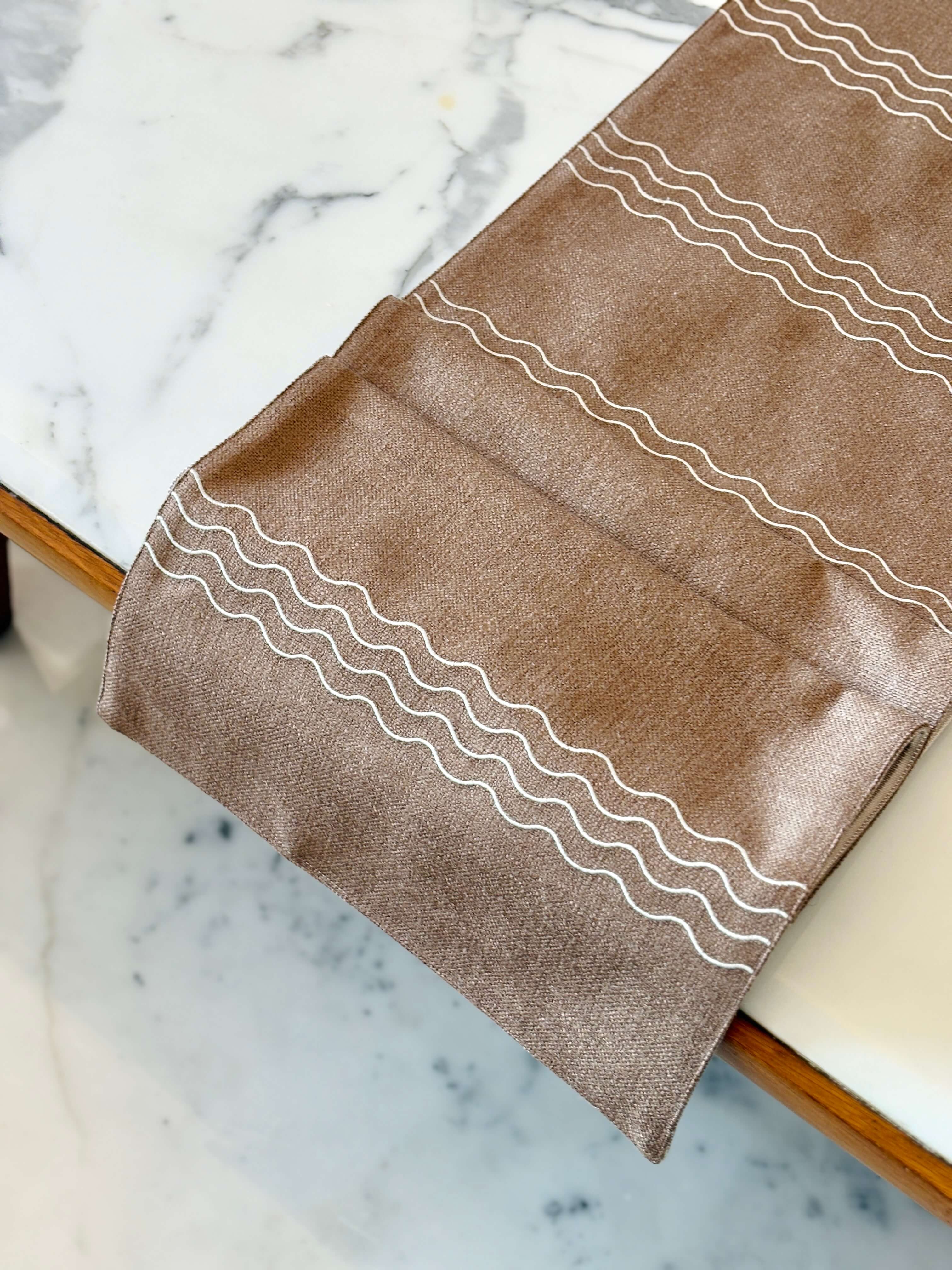 Stripe Emb 2way Runner