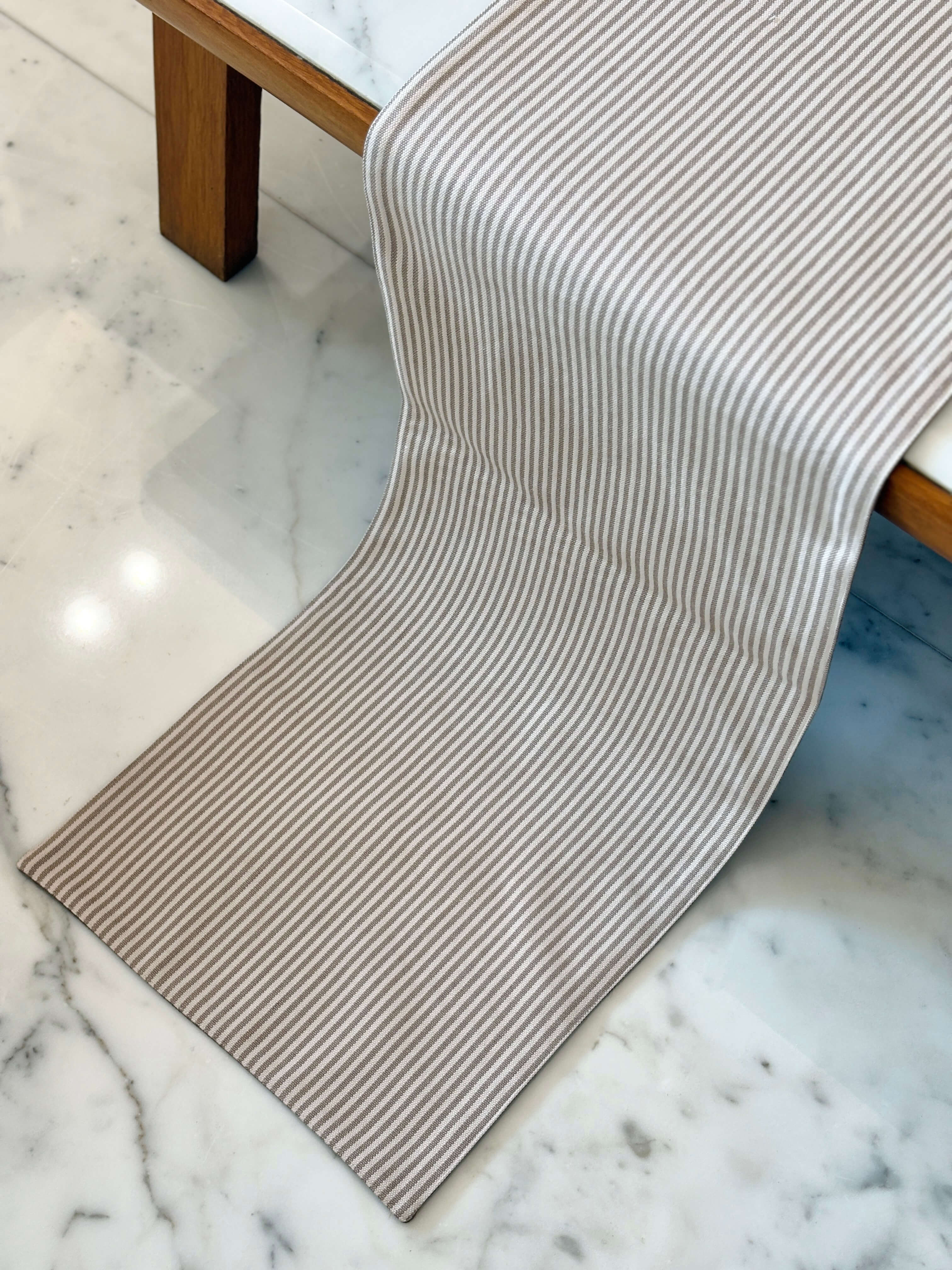 Stripe Emb 2way Runner