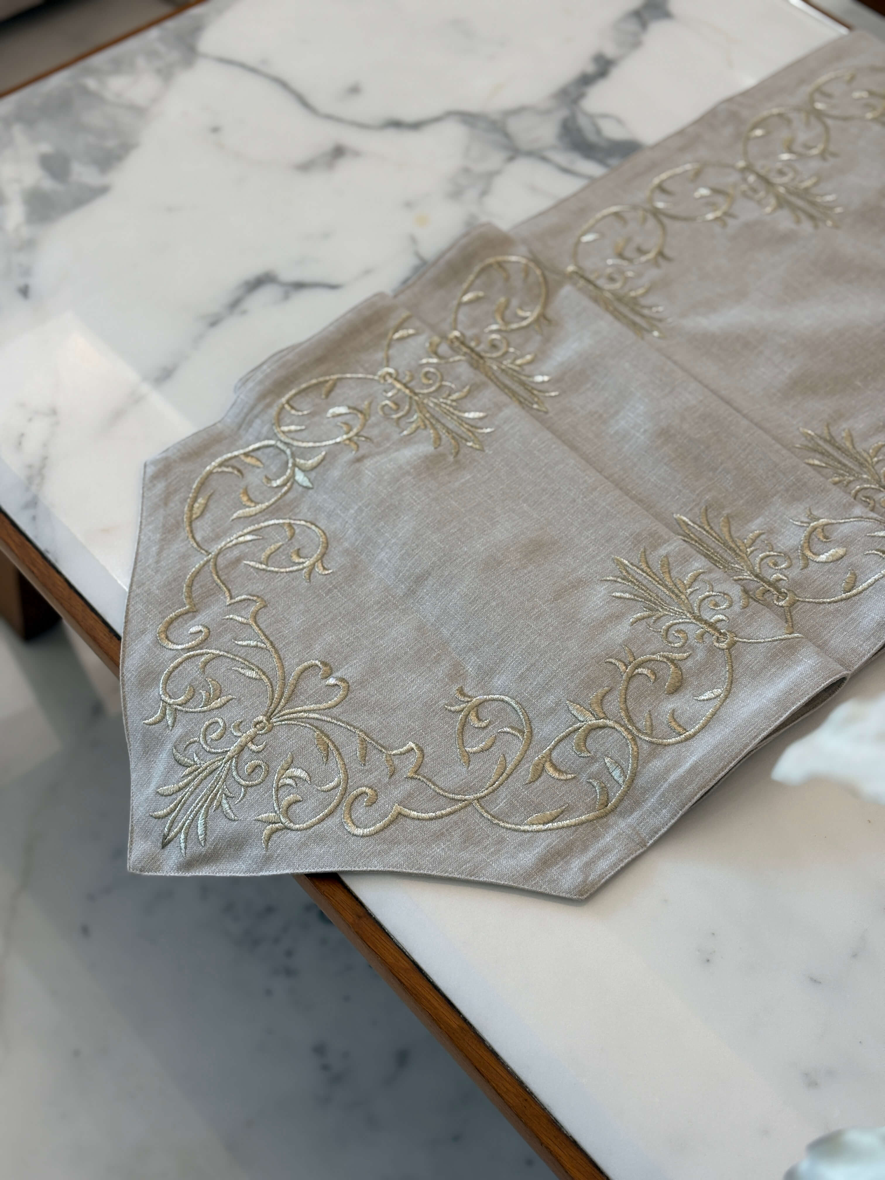 Mordern Boroque Emb Runner