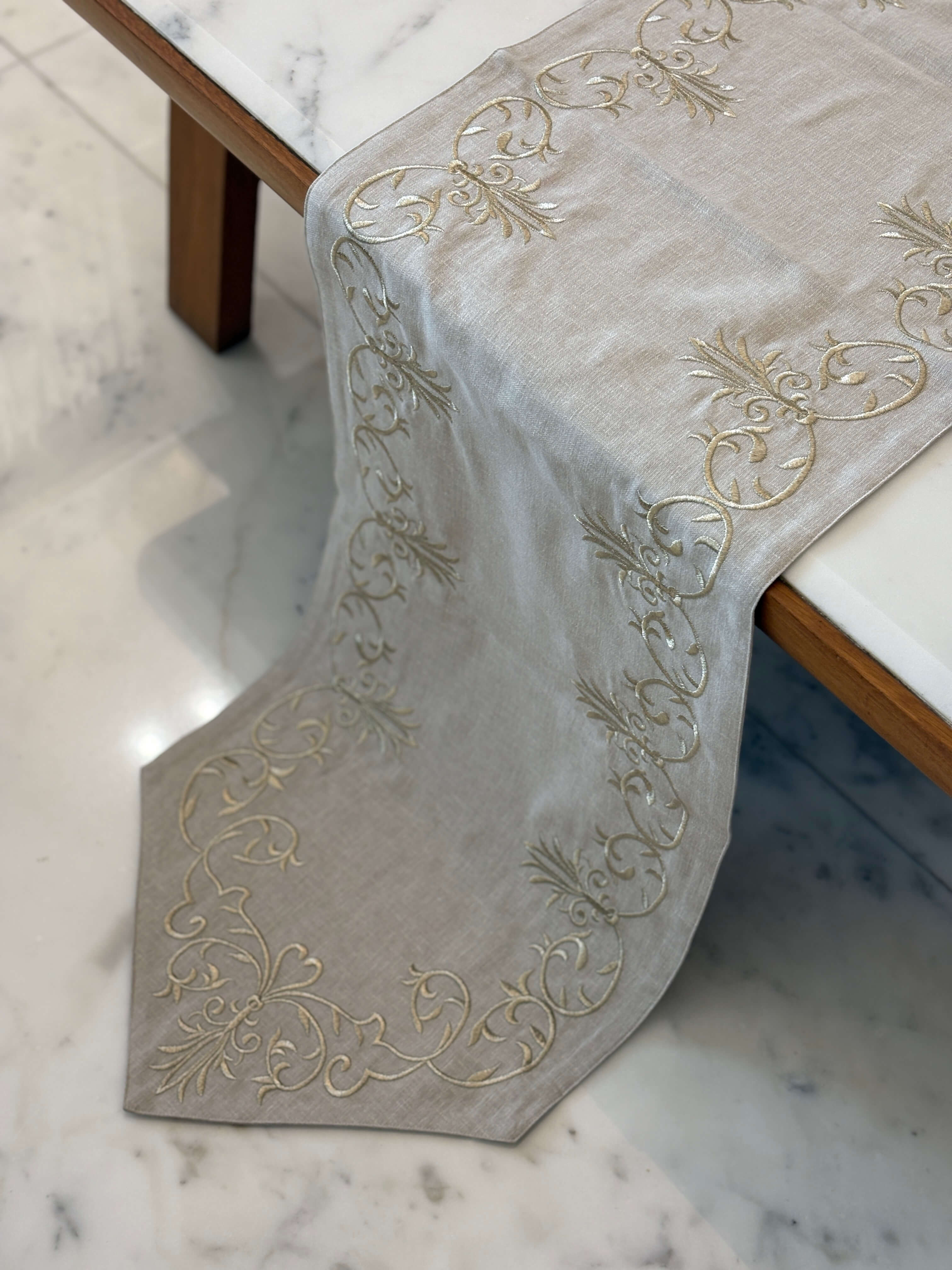 Mordern Boroque Emb Runner