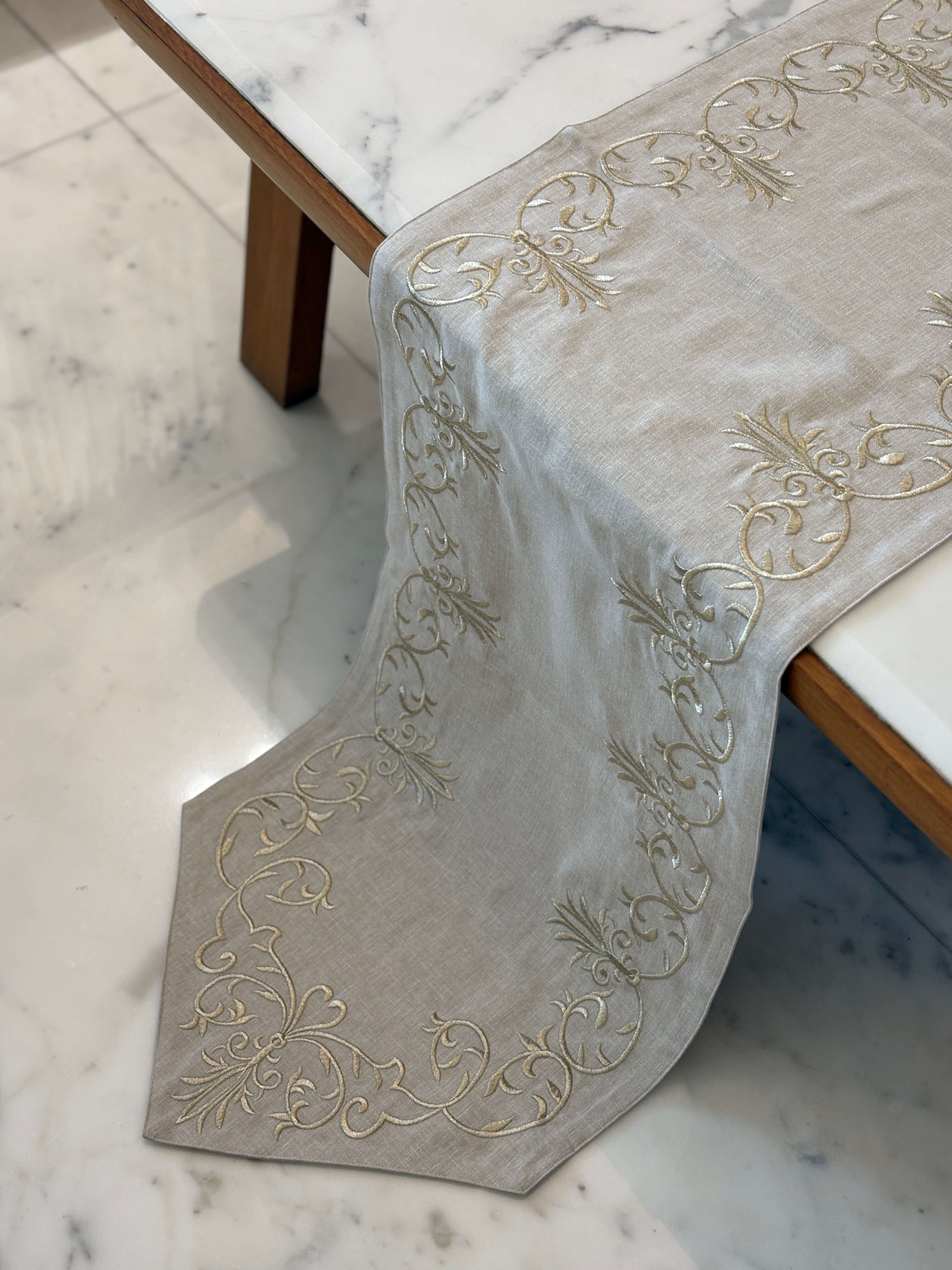 Mordern Boroque Emb Runner