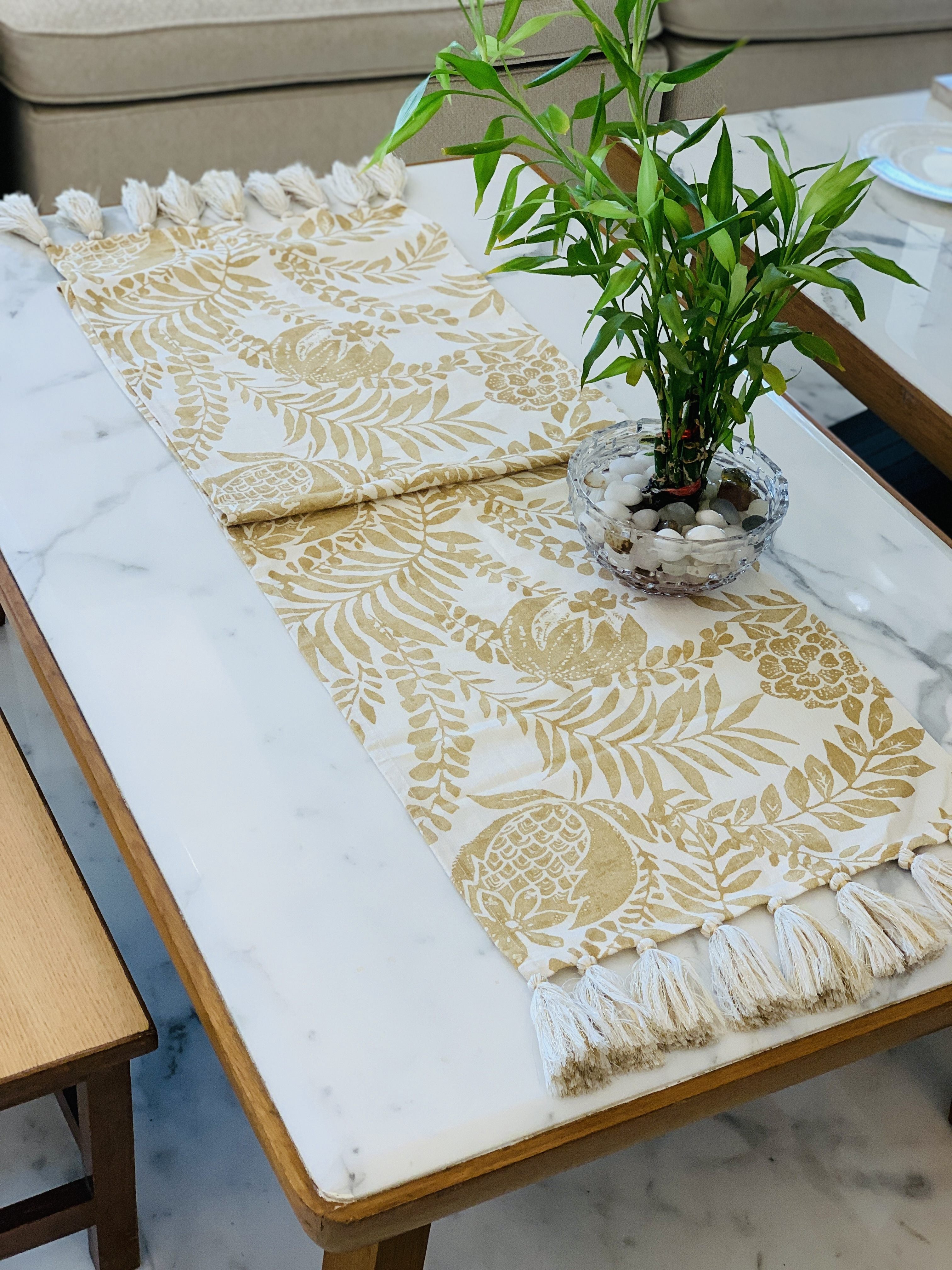 Printed tussel tabel runner