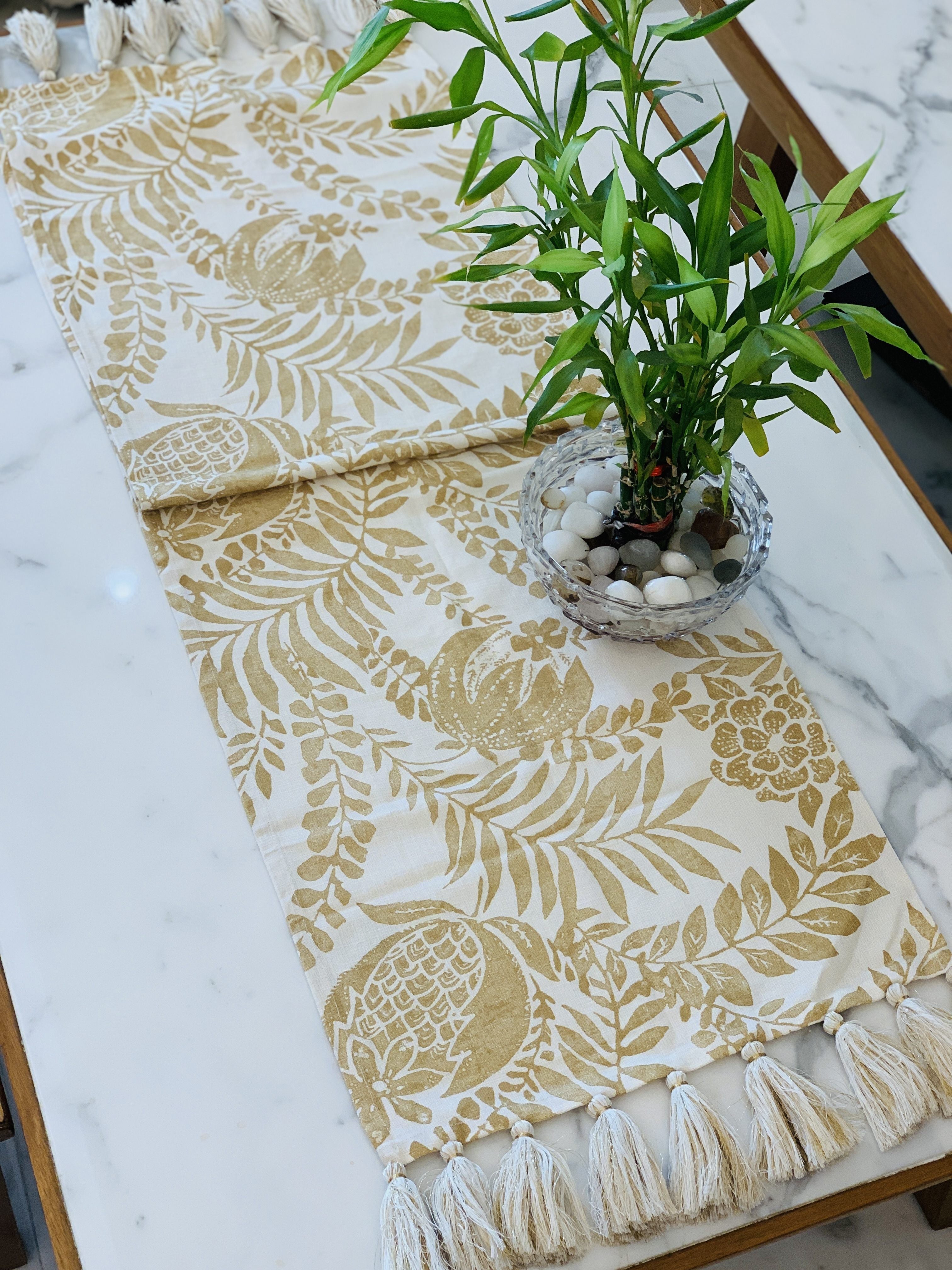 Printed tussel tabel runner